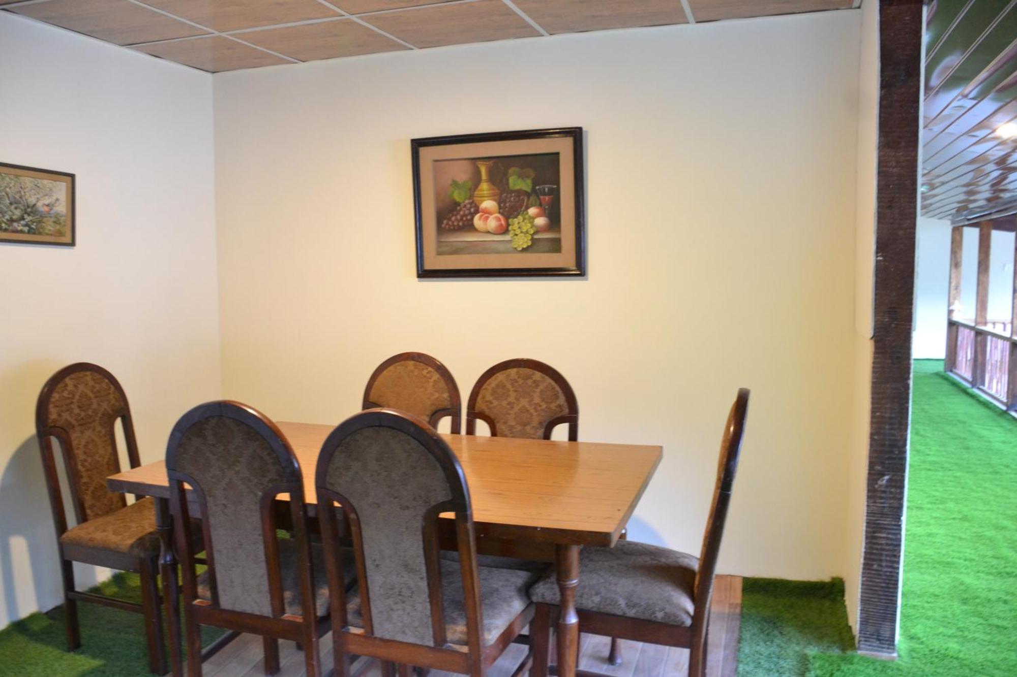 West End Lodges Neelum Esterno foto