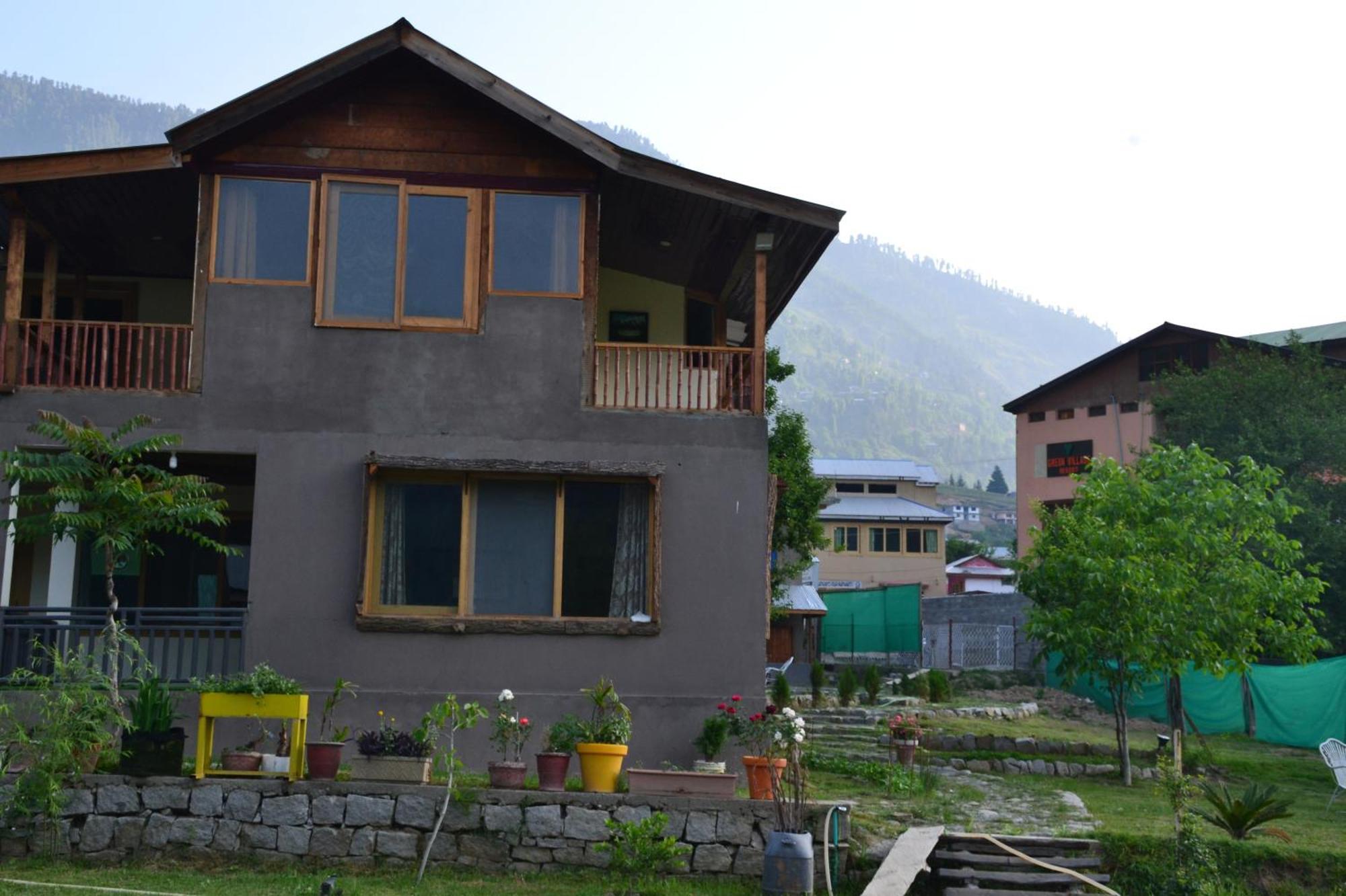 West End Lodges Neelum Esterno foto