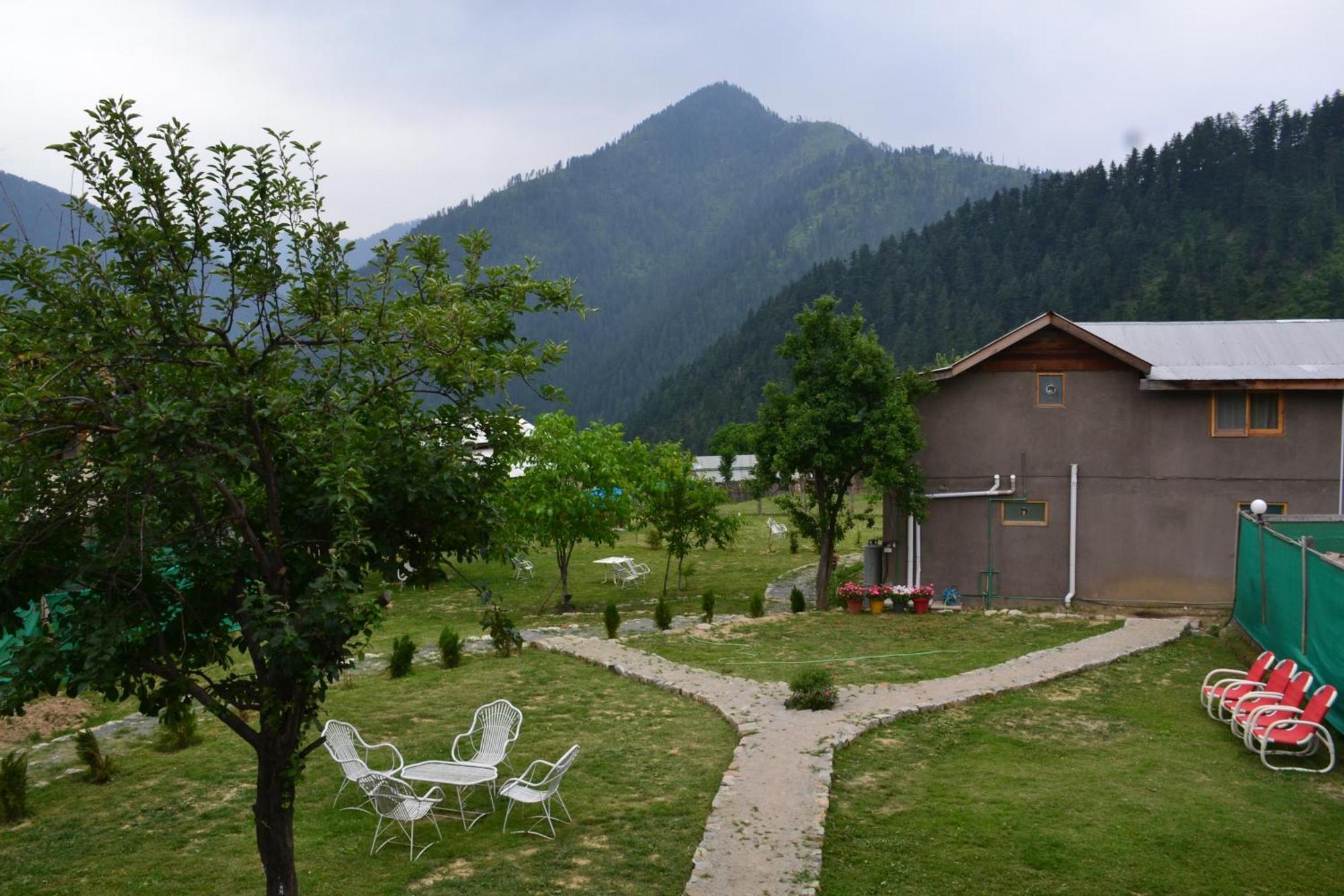 West End Lodges Neelum Esterno foto