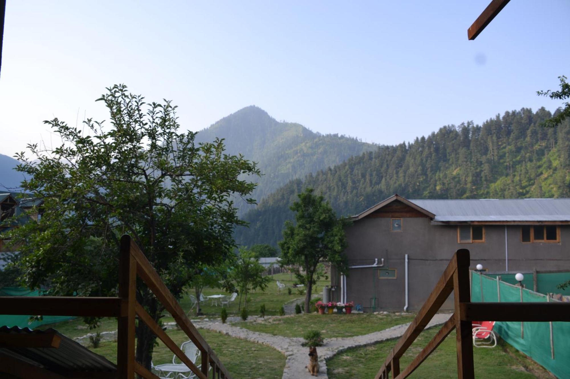West End Lodges Neelum Esterno foto