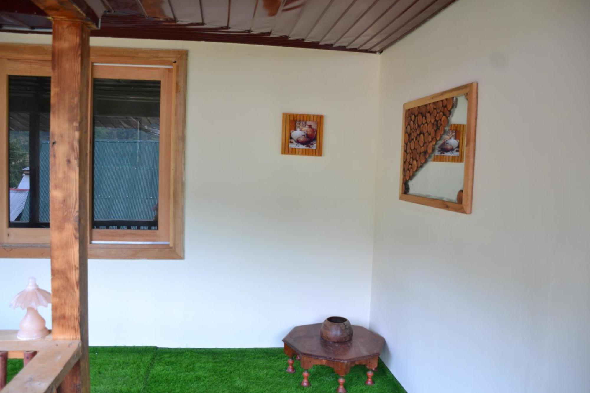 West End Lodges Neelum Esterno foto