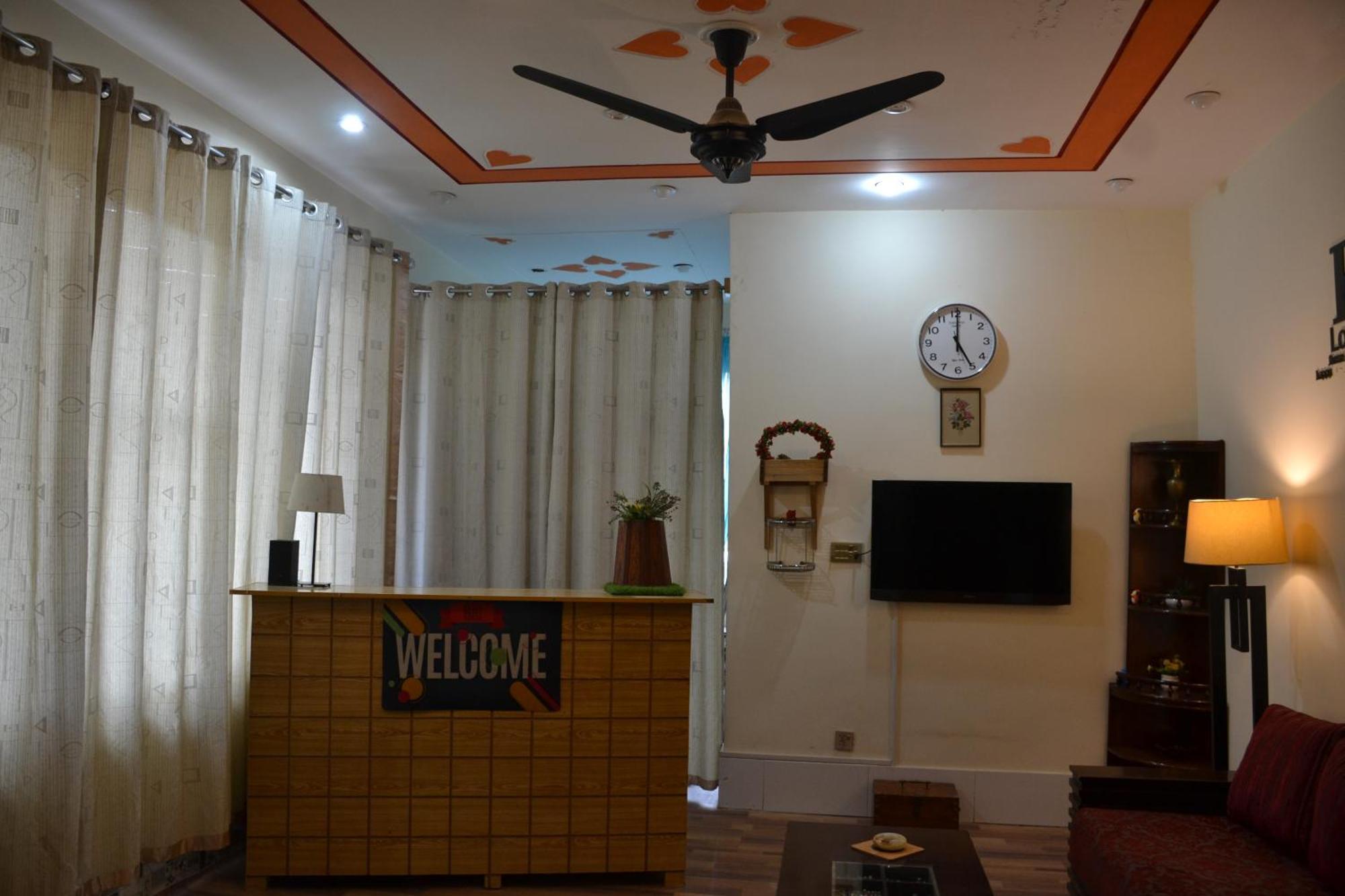 West End Lodges Neelum Esterno foto
