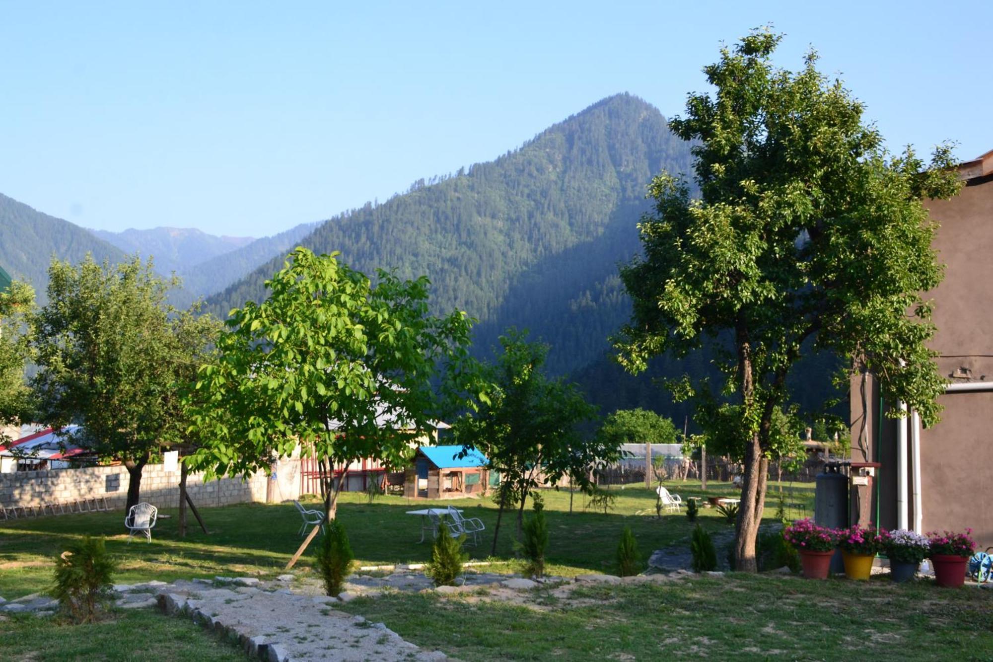 West End Lodges Neelum Esterno foto