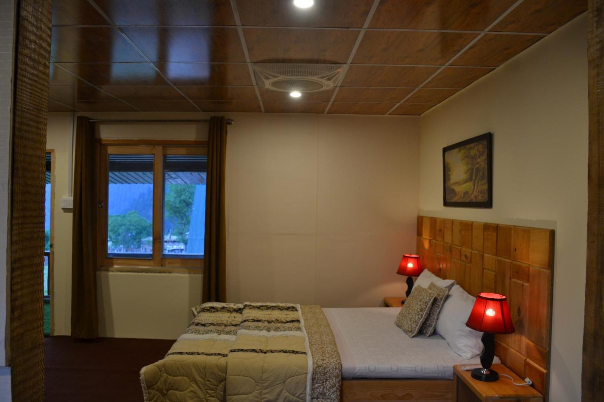 West End Lodges Neelum Esterno foto
