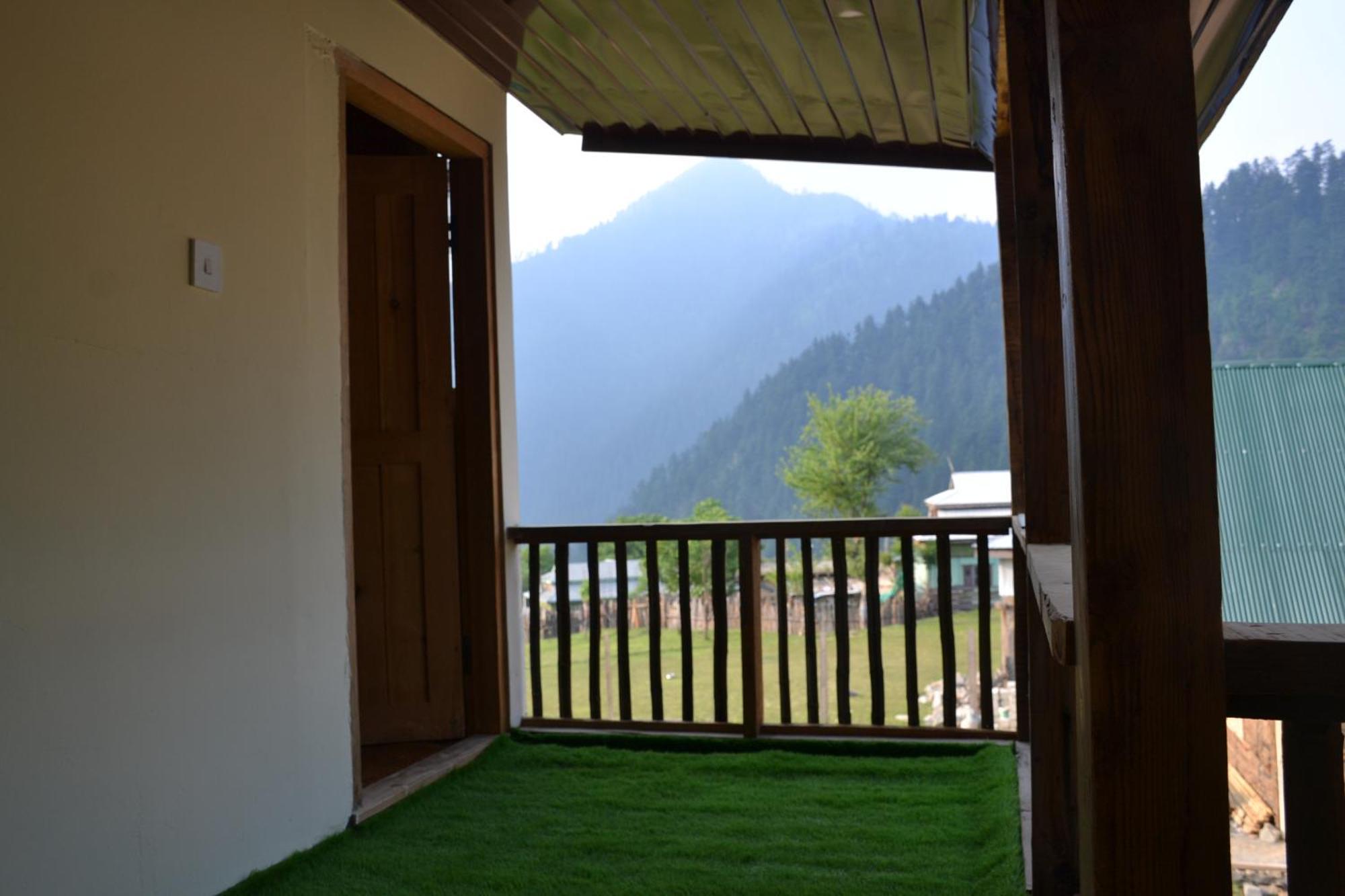 West End Lodges Neelum Esterno foto