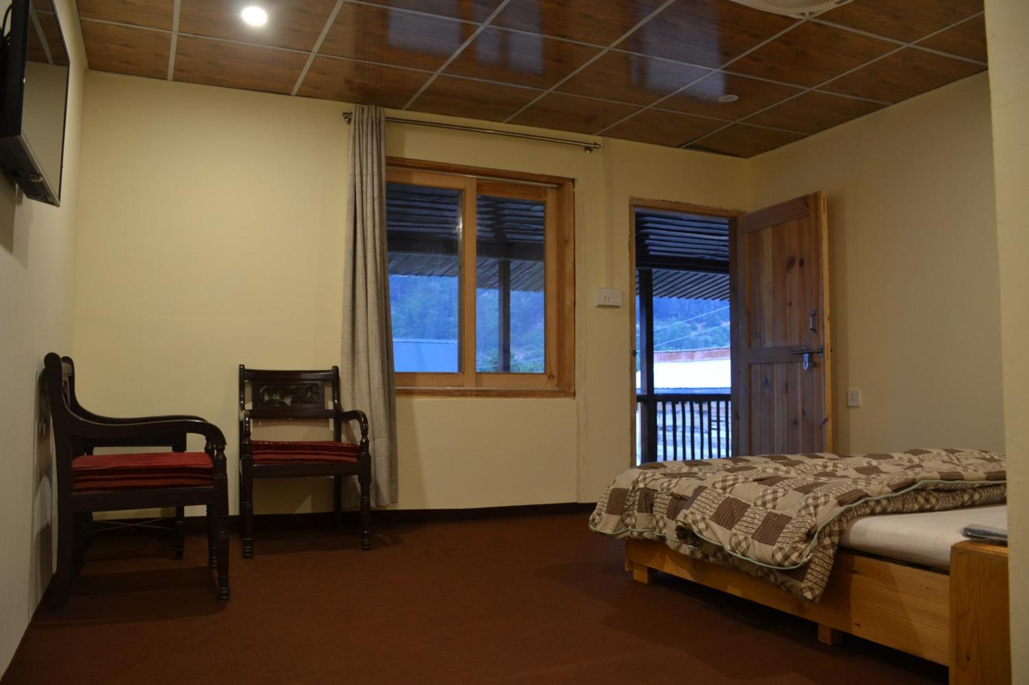 West End Lodges Neelum Esterno foto