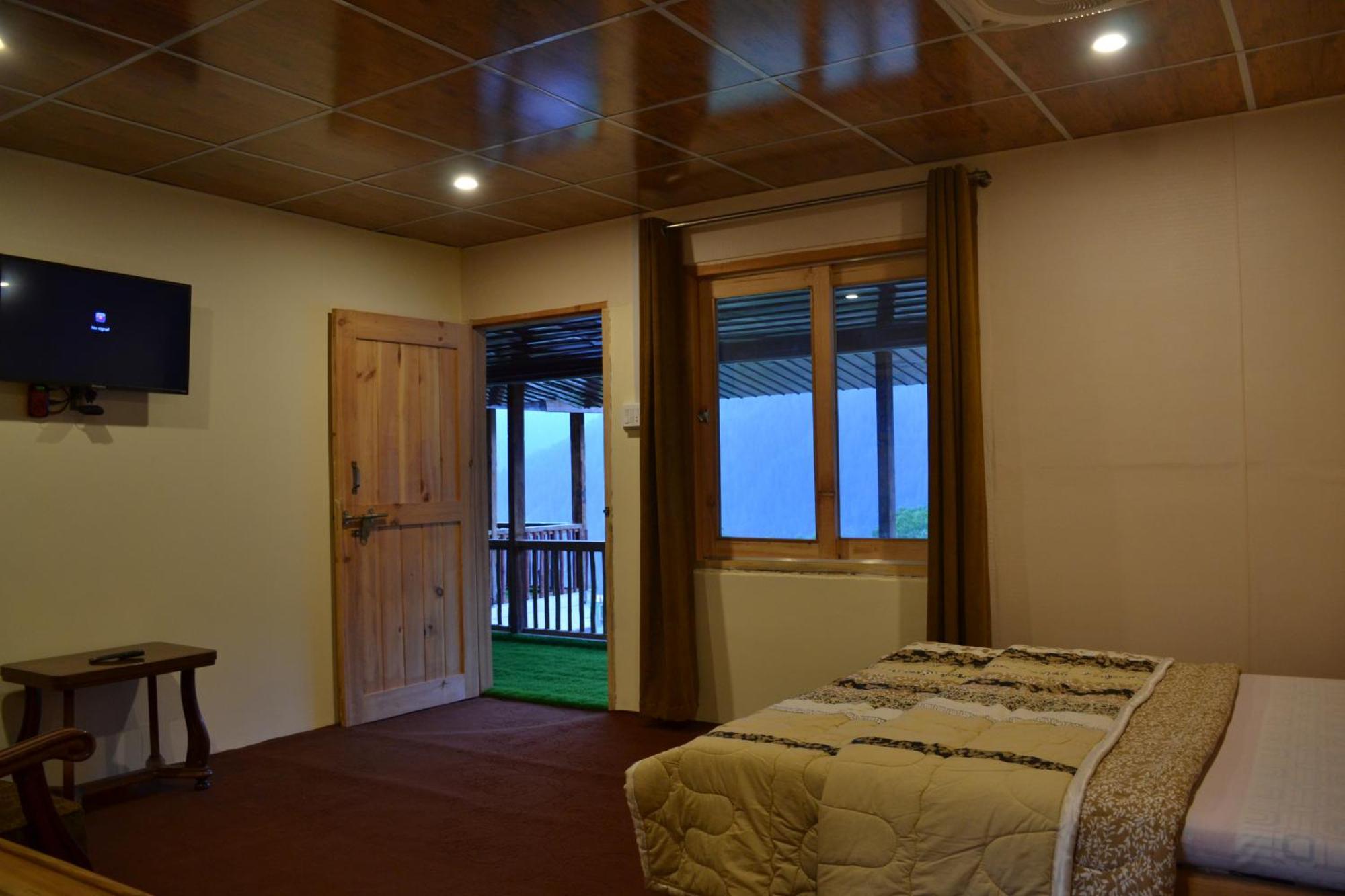 West End Lodges Neelum Esterno foto