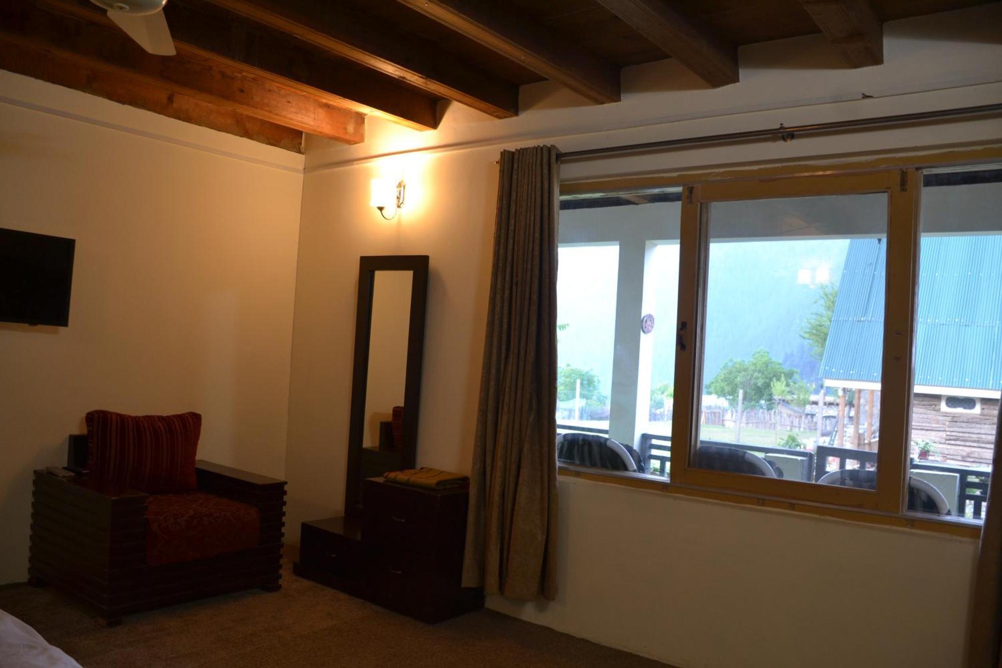 West End Lodges Neelum Esterno foto
