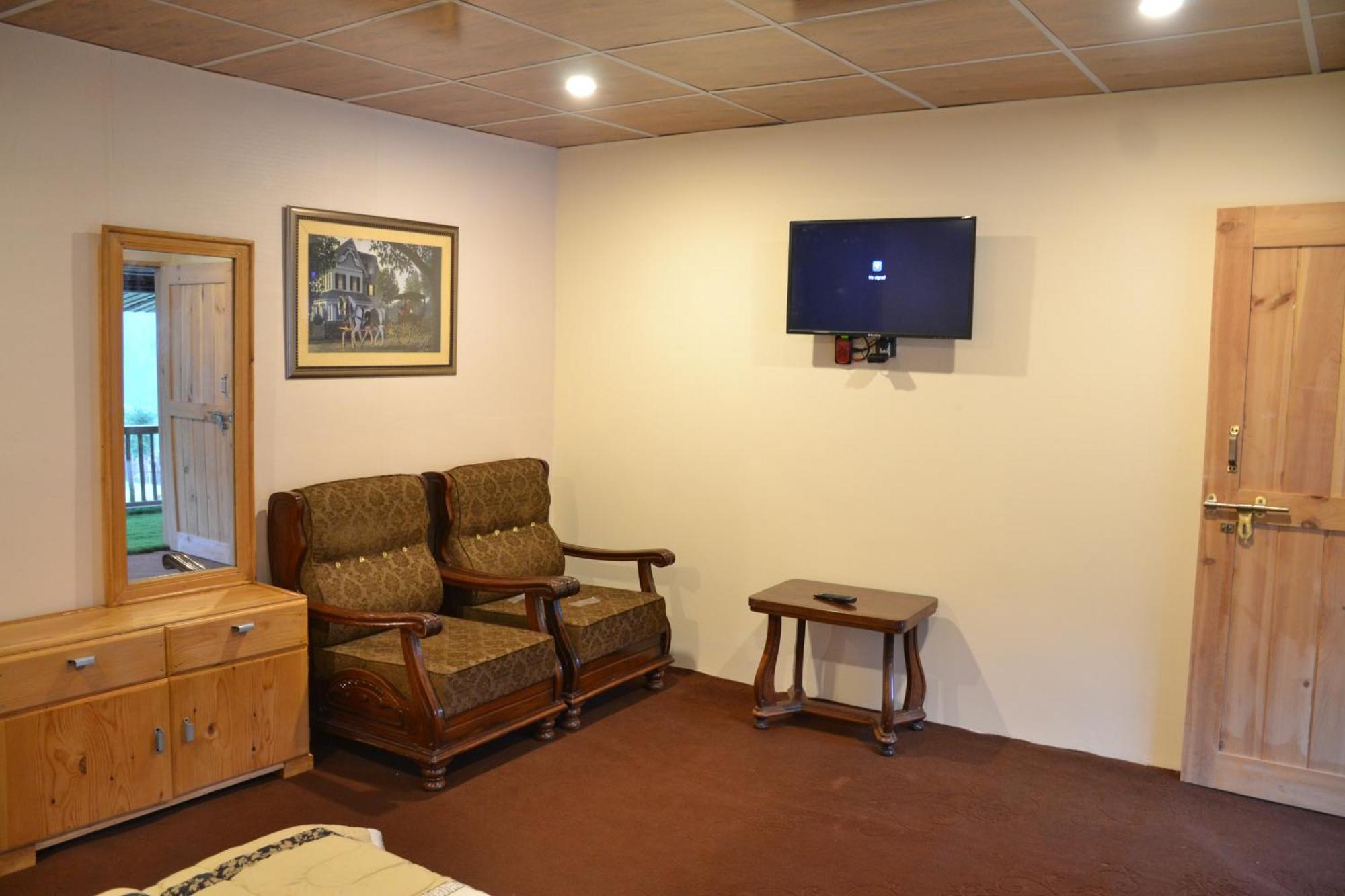 West End Lodges Neelum Esterno foto