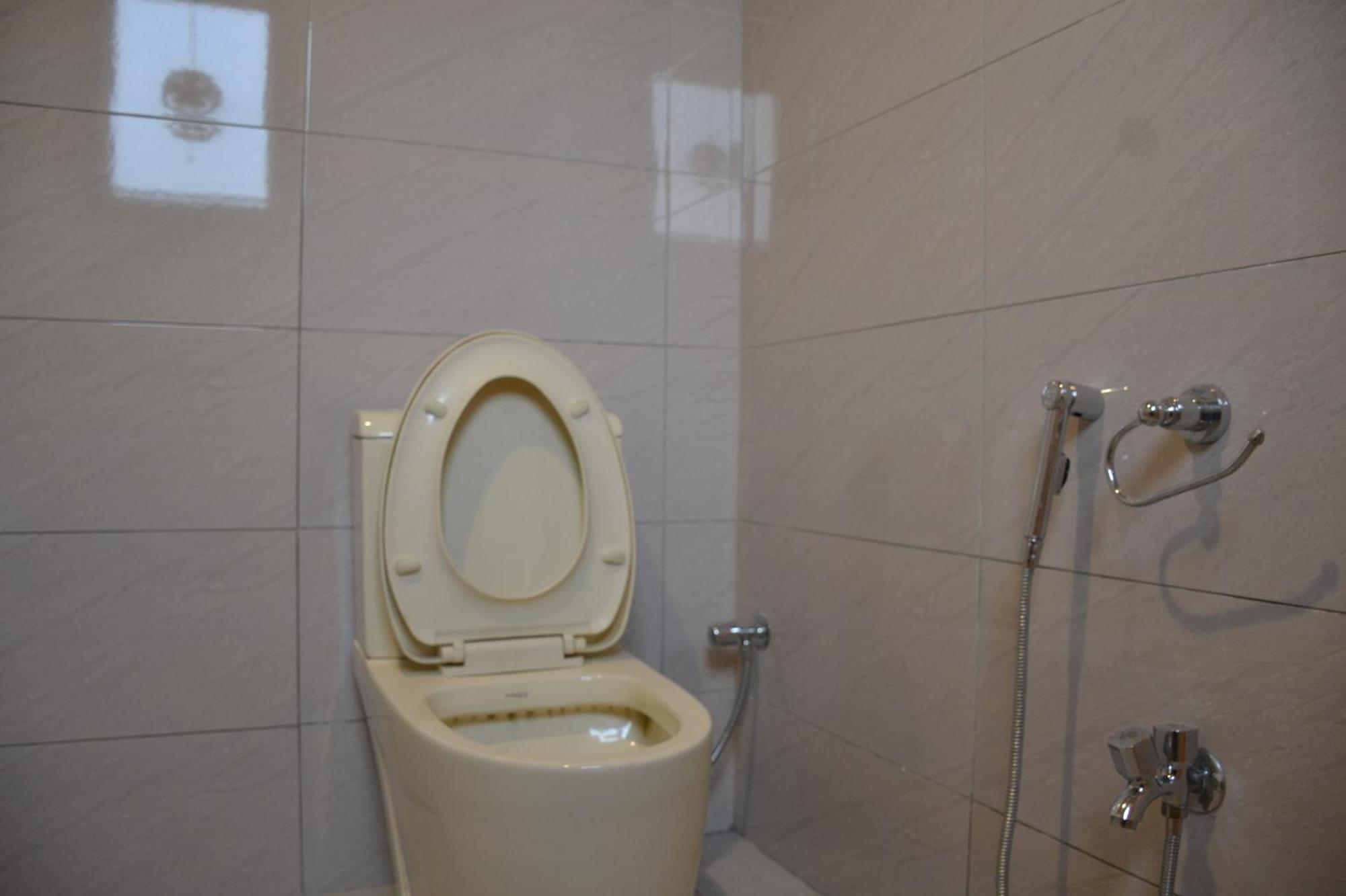 West End Lodges Neelum Esterno foto