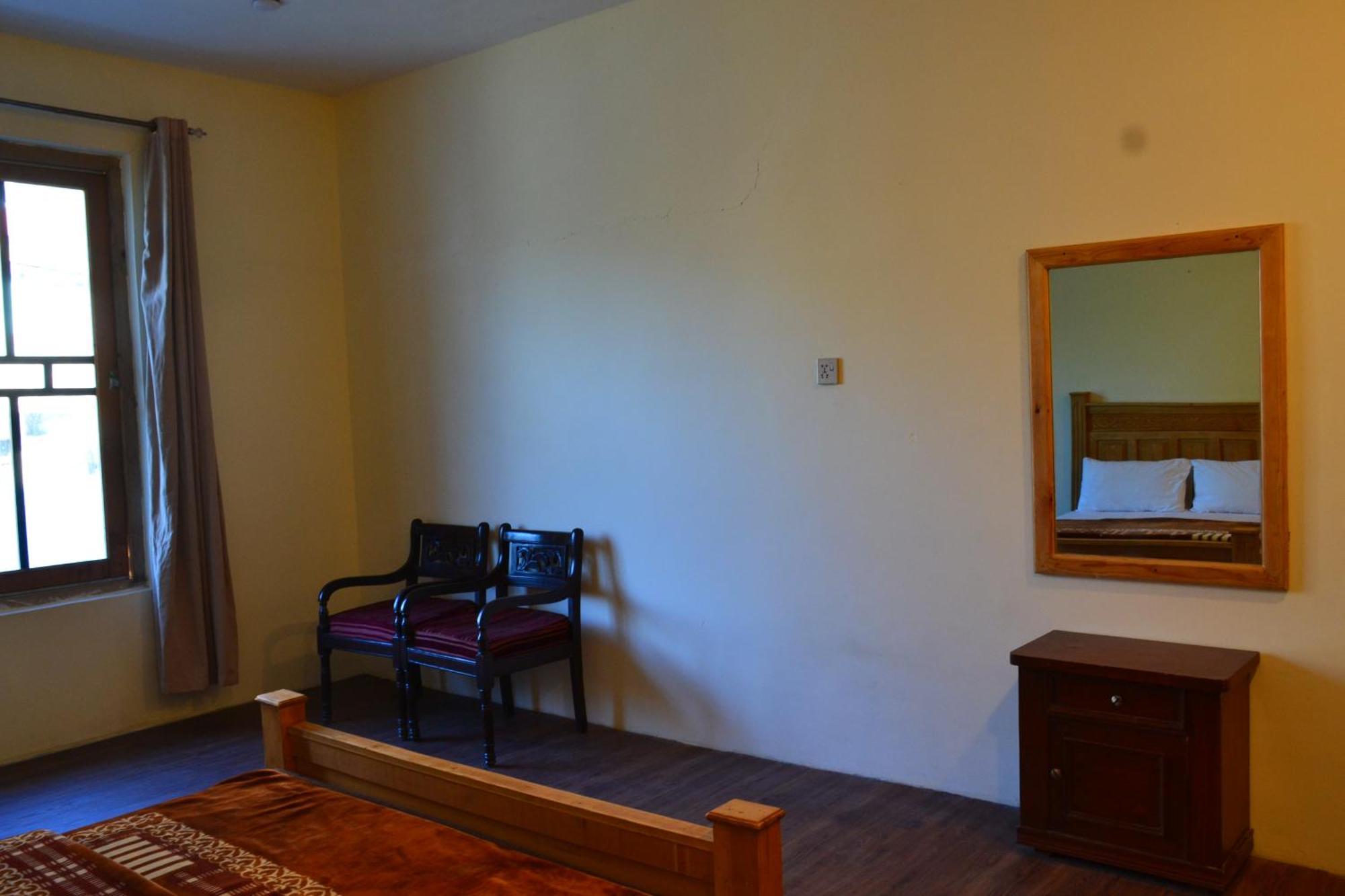 West End Lodges Neelum Esterno foto