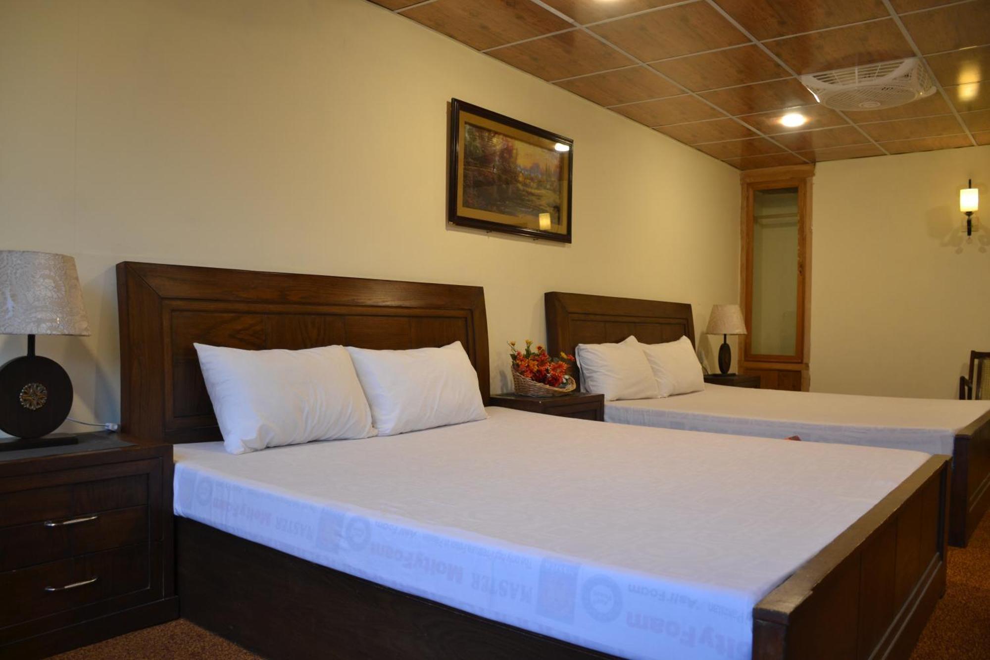 West End Lodges Neelum Esterno foto