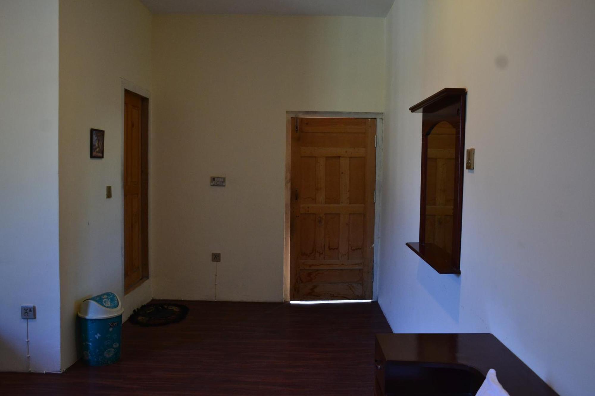 West End Lodges Neelum Esterno foto