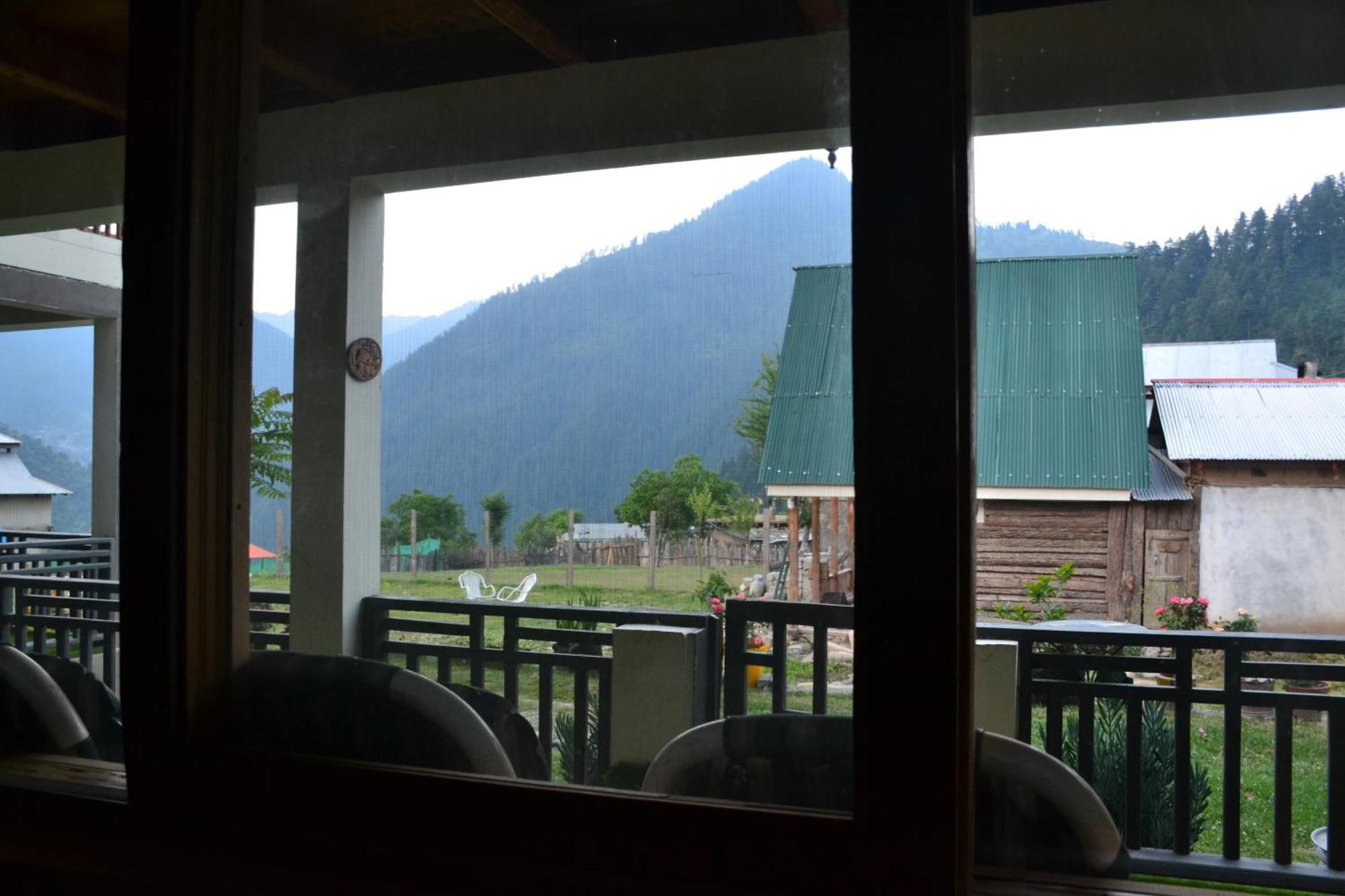 West End Lodges Neelum Esterno foto