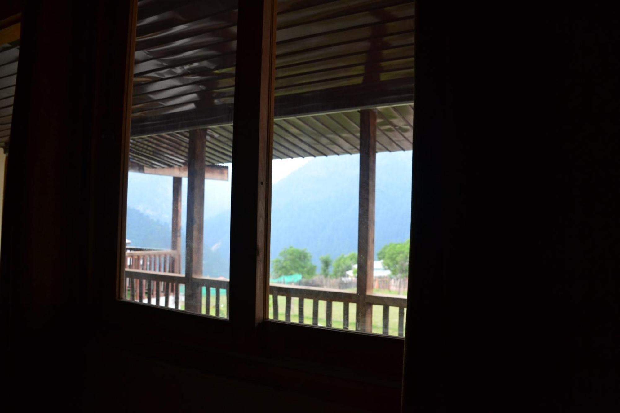West End Lodges Neelum Esterno foto
