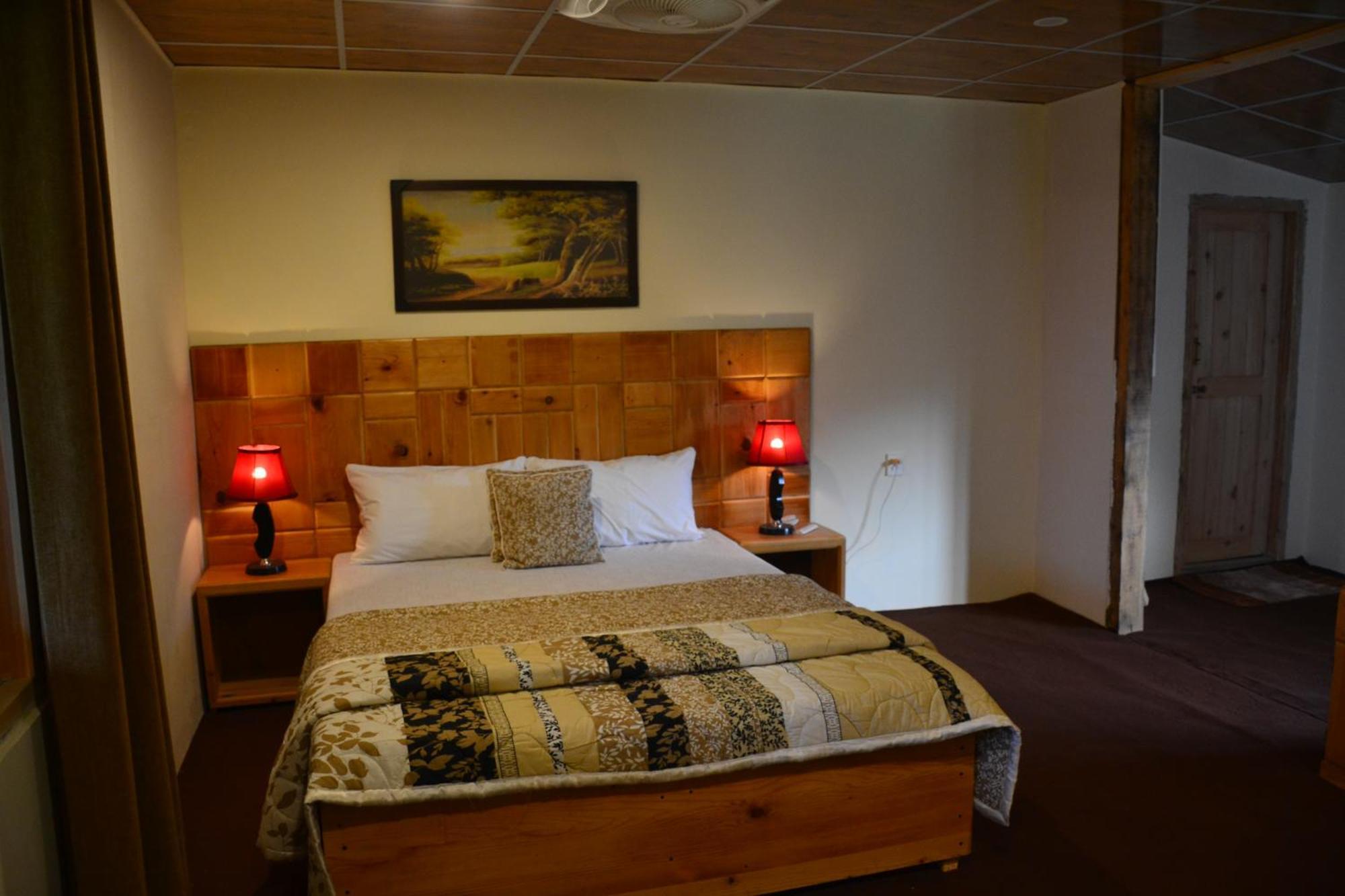 West End Lodges Neelum Esterno foto