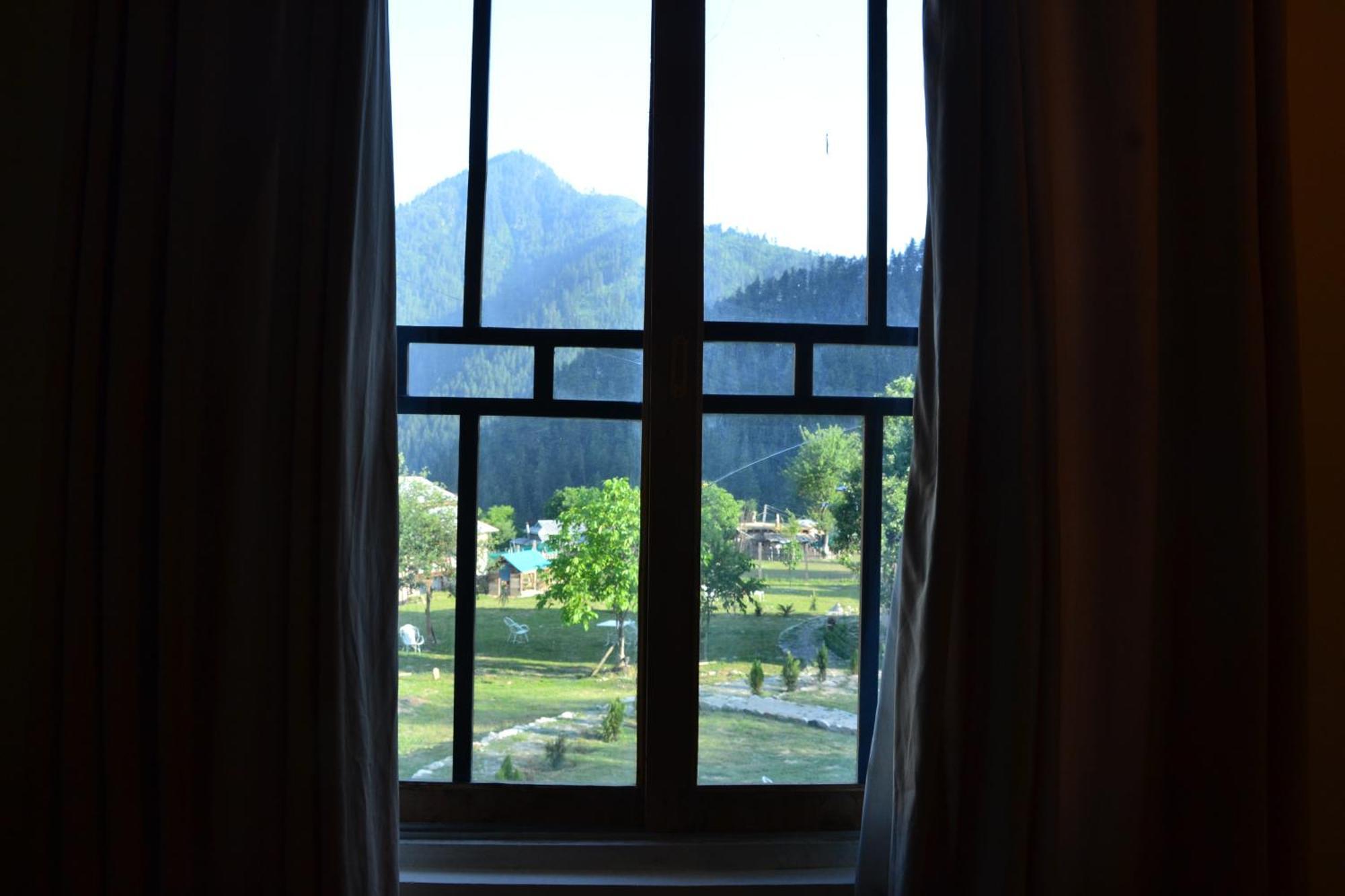 West End Lodges Neelum Esterno foto