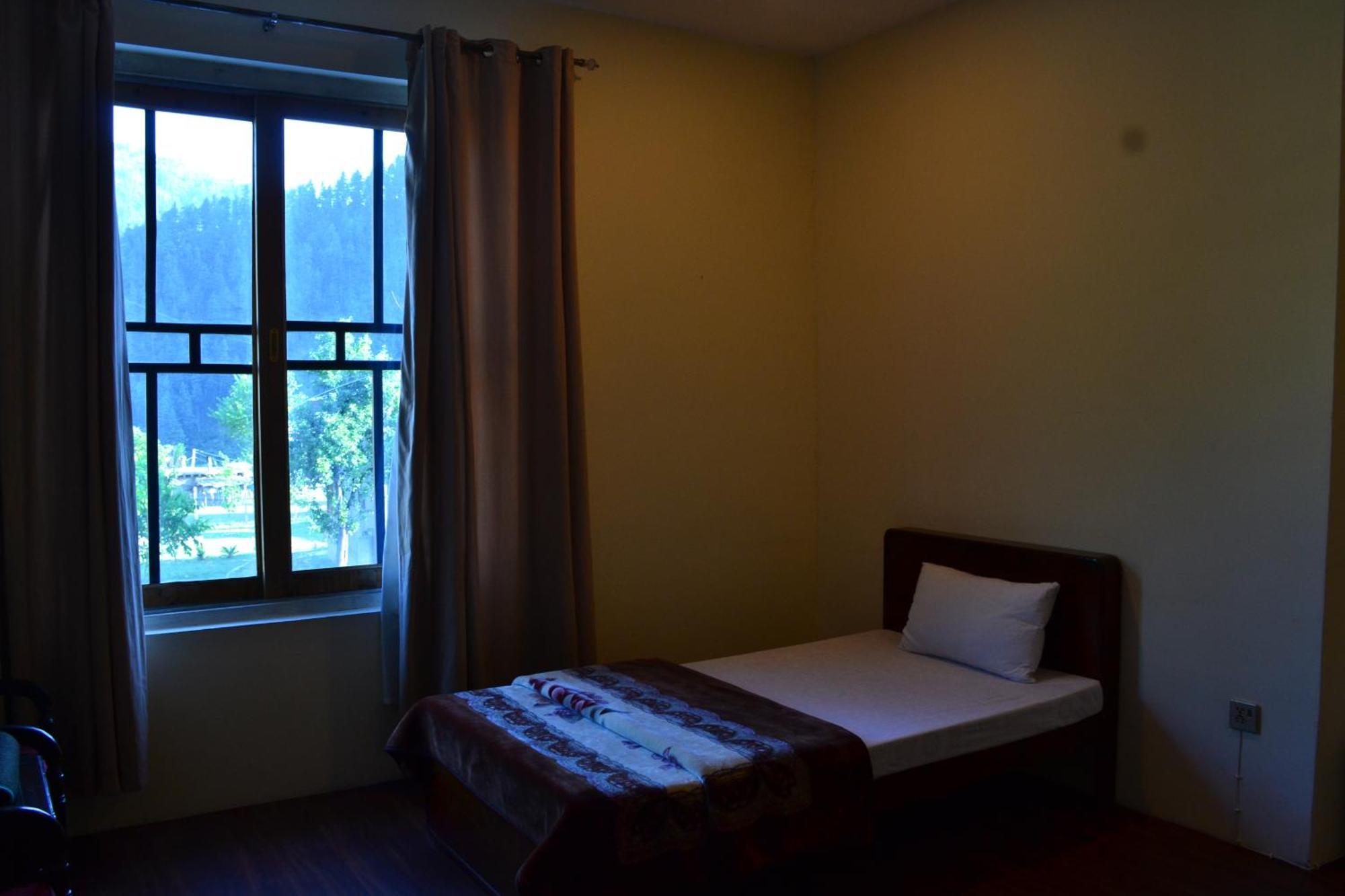 West End Lodges Neelum Esterno foto